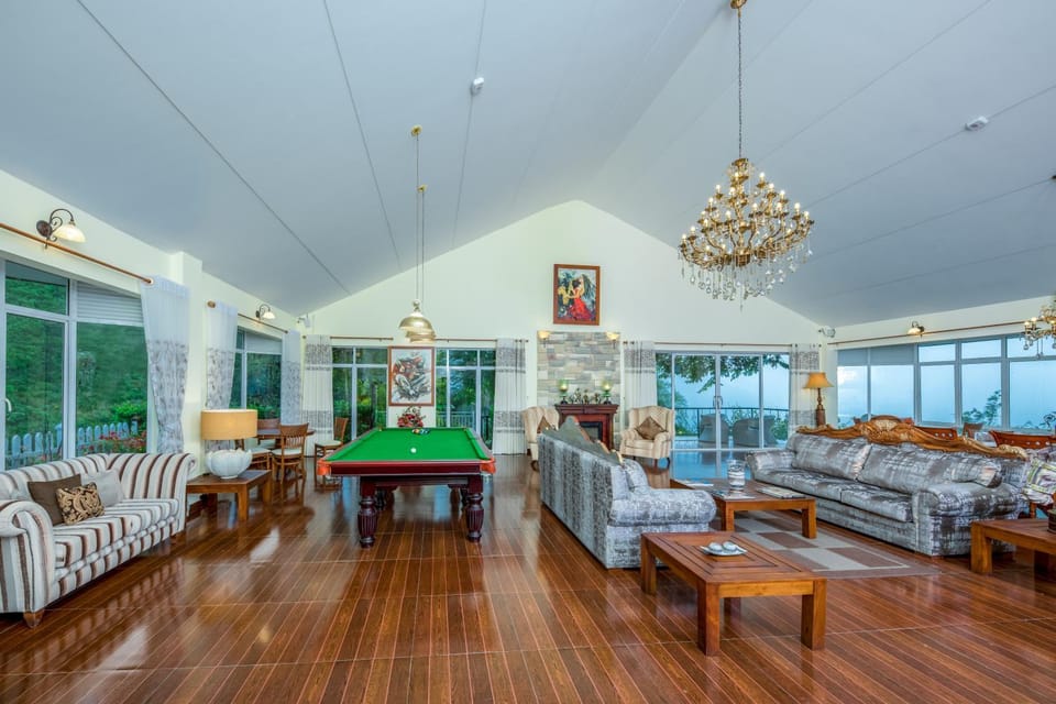 Billiard, Living room, Seating area