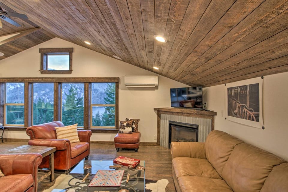 Cle Elum Lake Bunkhouse with Shared Hot Tub and Views! Apartment in Cle Elum Lake