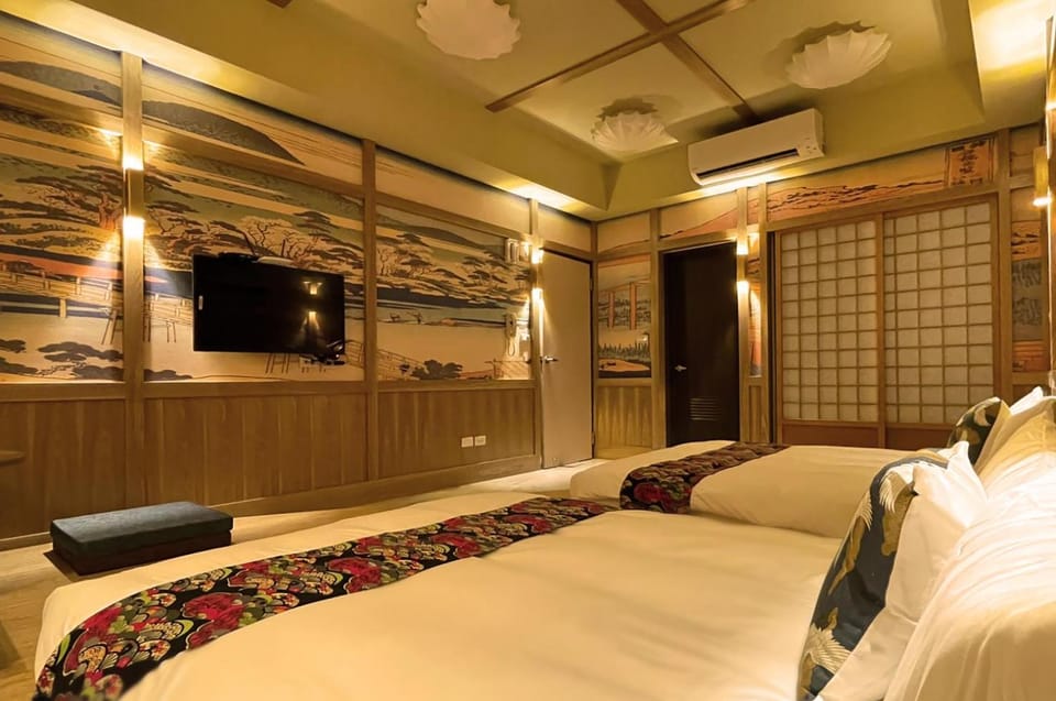Bed, TV and multimedia, Photo of the whole room, Bedroom