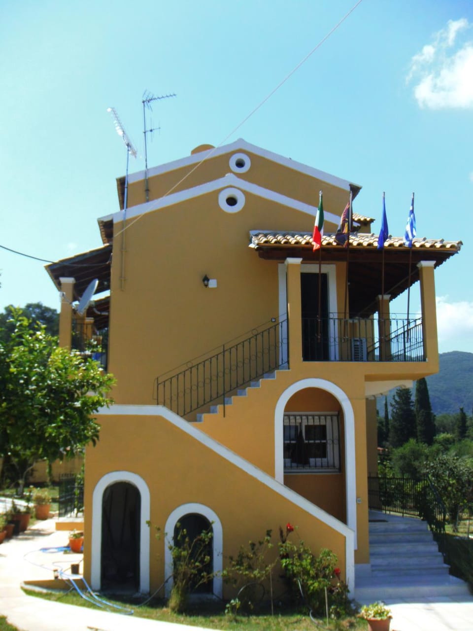 Facade/entrance