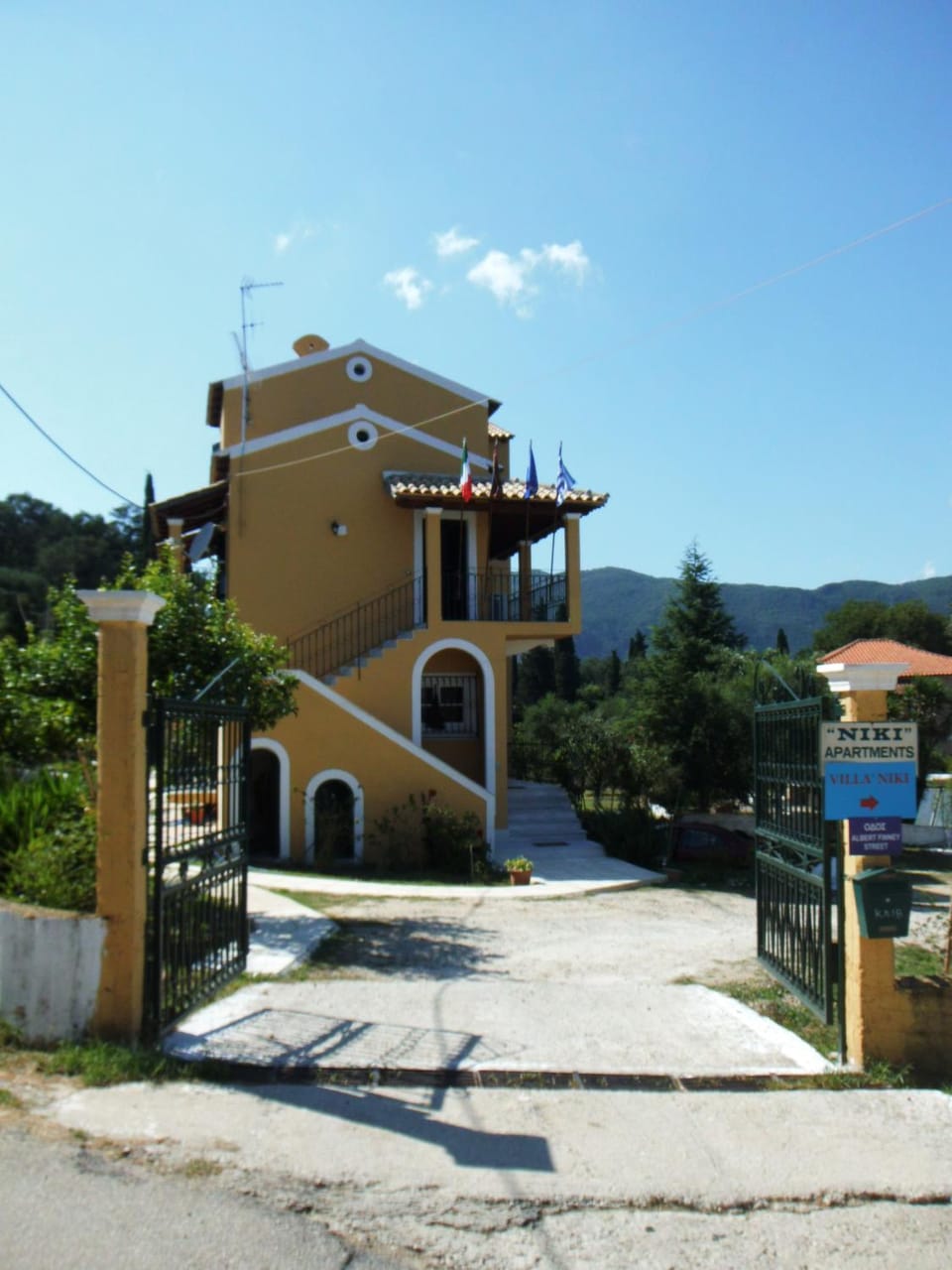 Facade/entrance