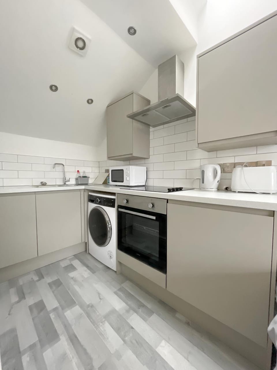Kitchen or kitchenette, pet friendly, washing machine, kitchen
