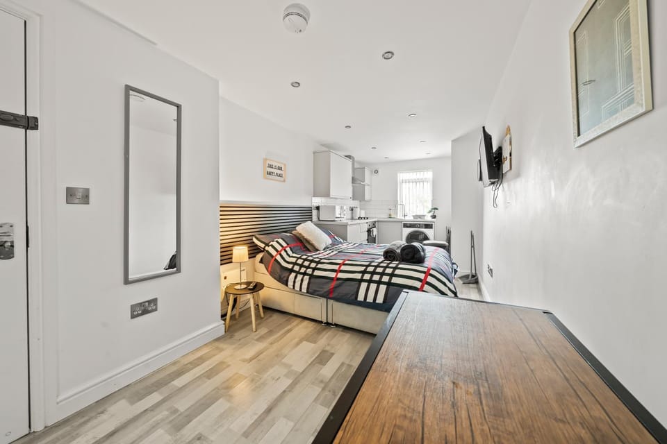 Bed, Photo of the whole room, Dining area, Bedroom