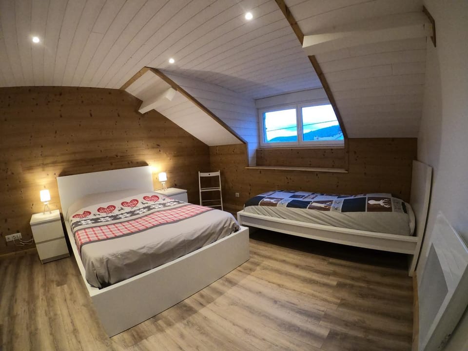 Bed, Photo of the whole room, Bedroom