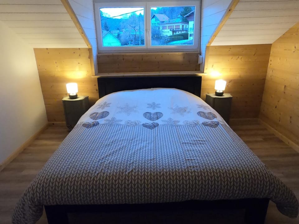 Bed, Photo of the whole room, Bedroom