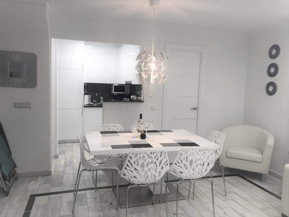 TV and multimedia, Kitchen or kitchenette, Living room, Seating area, Dining area, minibar, pet friendly, stove