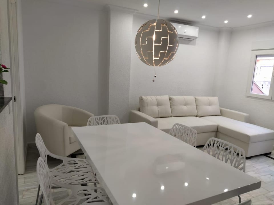Bed, Living room, Photo of the whole room, Seating area, Bedroom