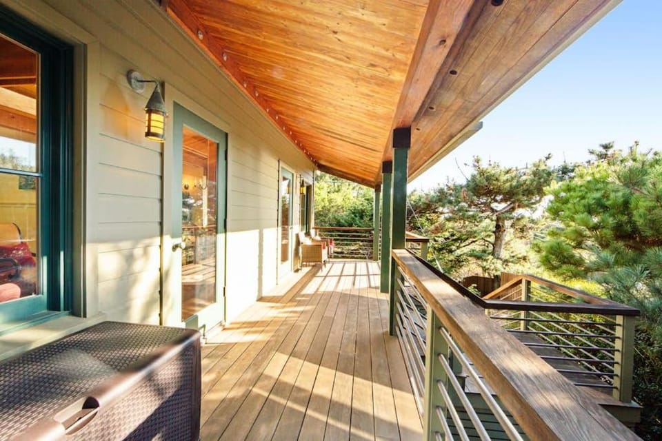 Shangri-lala House in Gualala