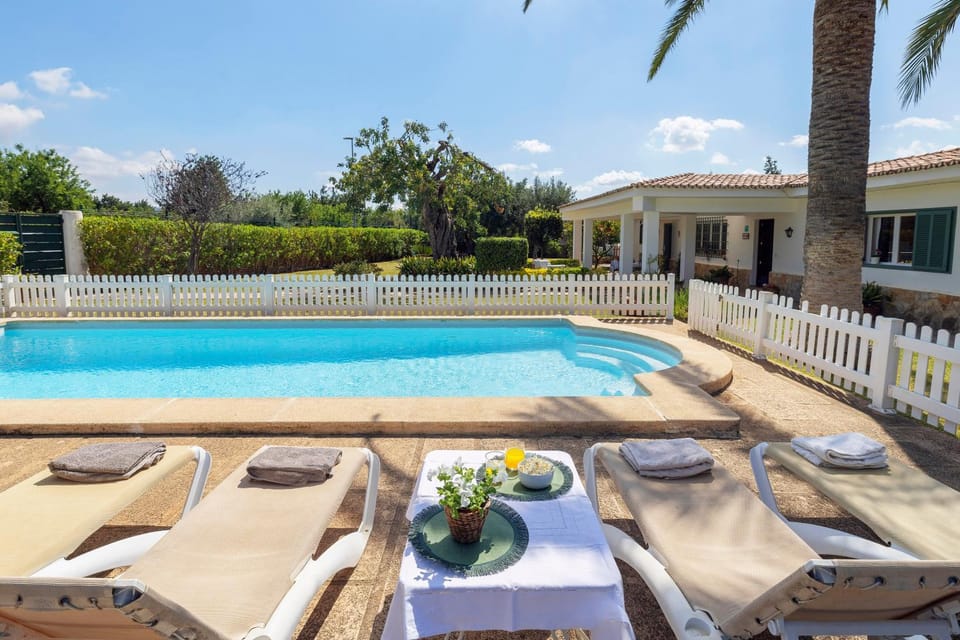 Ideal house for two families with pool and barbecue House in Raiguer