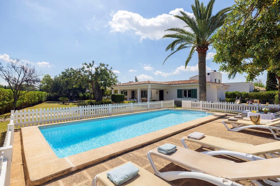 Ideal house for two families with pool and barbecue House in Raiguer