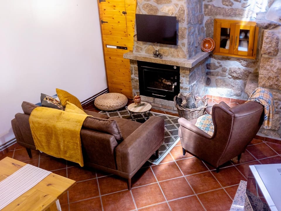 Communal lounge/ TV room, TV and multimedia, Living room, flat iron