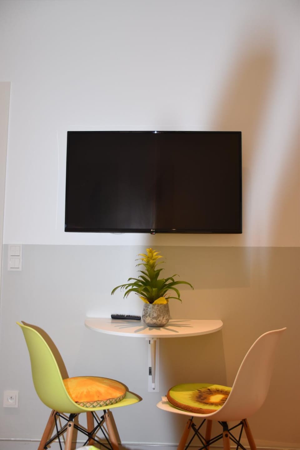 TV and multimedia, Dining area