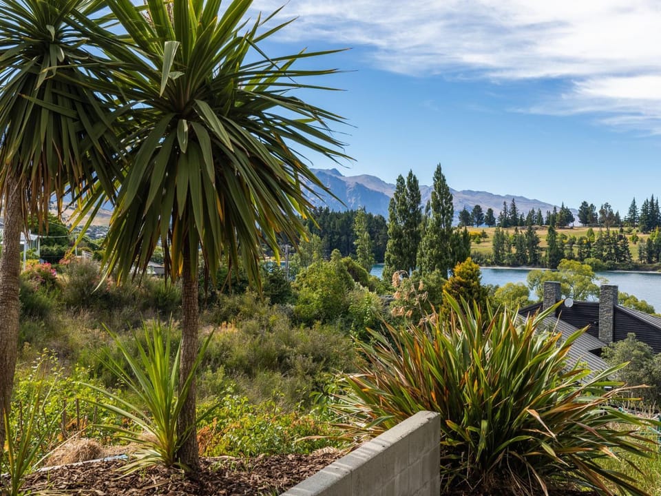 Garden, Garden view, Lake view, Mountain view