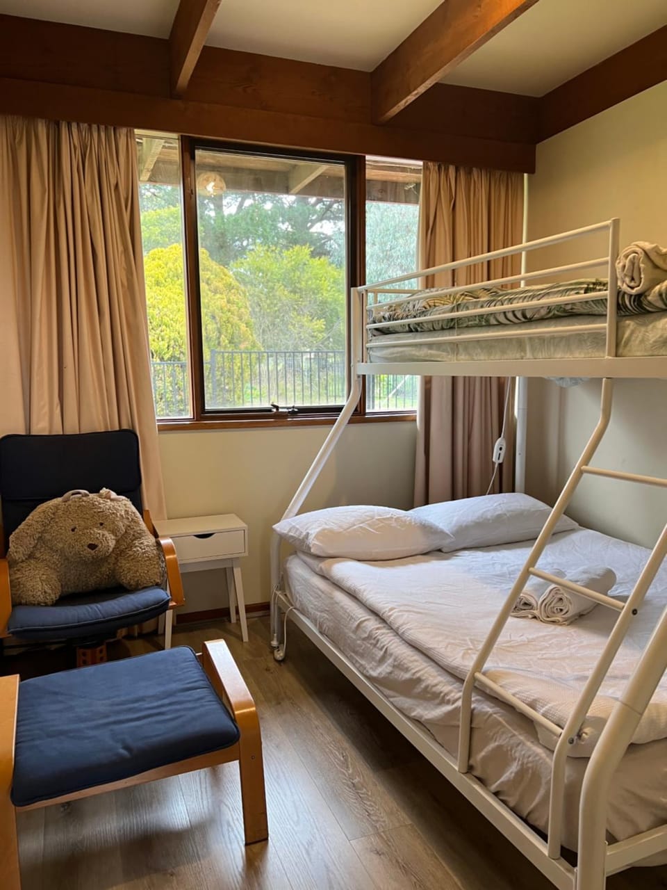 Bedroom, bunk bed