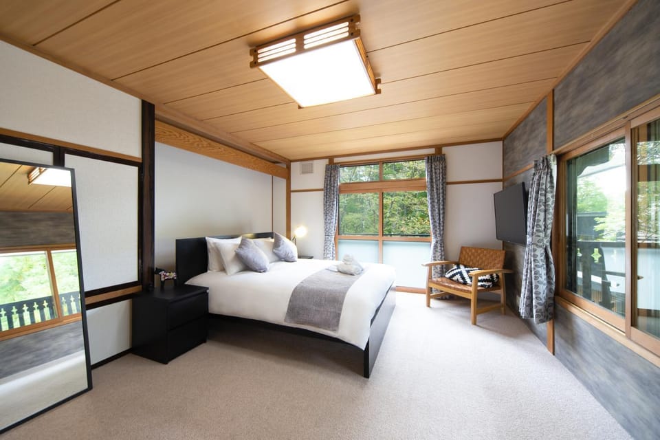 Photo of the whole room, Bedroom