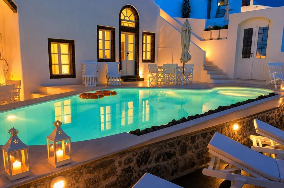 Grand Canava Villa in Oia