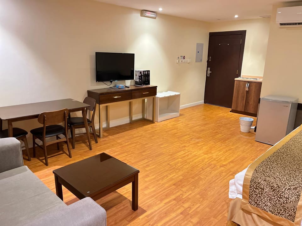 TV and multimedia, Kitchen or kitchenette, Seating area, Dining area, air conditioner