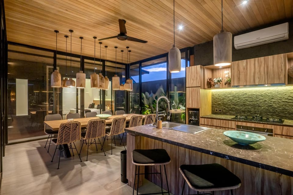 Kitchen or kitchenette, Living room, Seating area, air conditioner