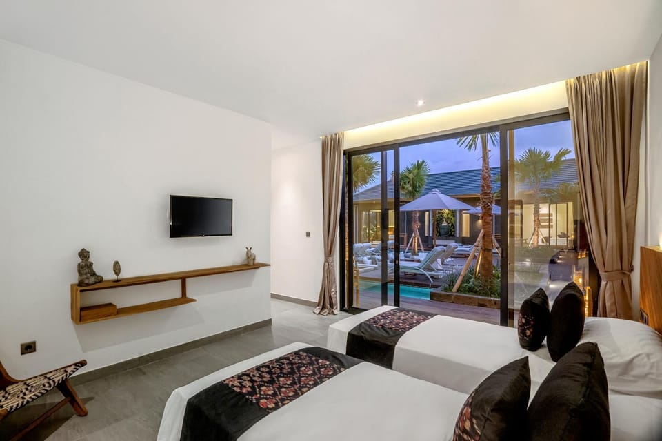 Bed, TV and multimedia, View (from property/room), Bedroom, air conditioner
