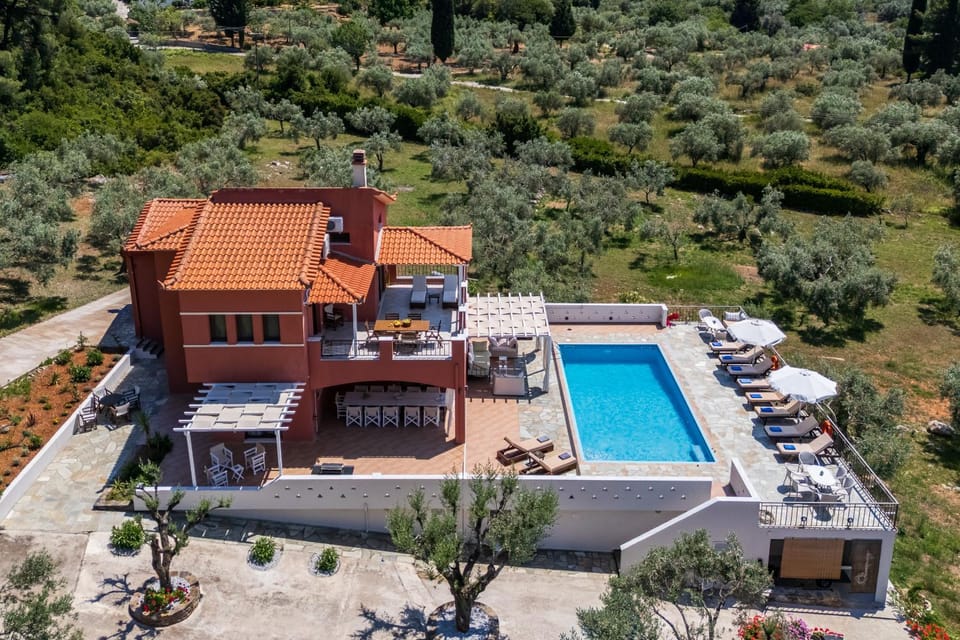 Property building, Natural landscape, Bird's eye view, sunbed