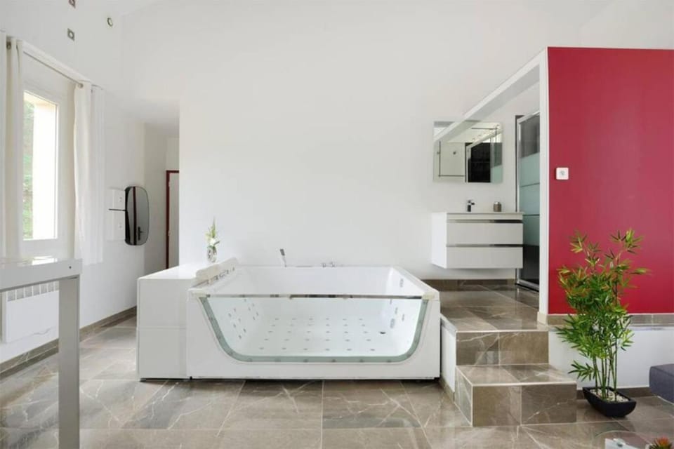Shower, Area and facilities, Bath
