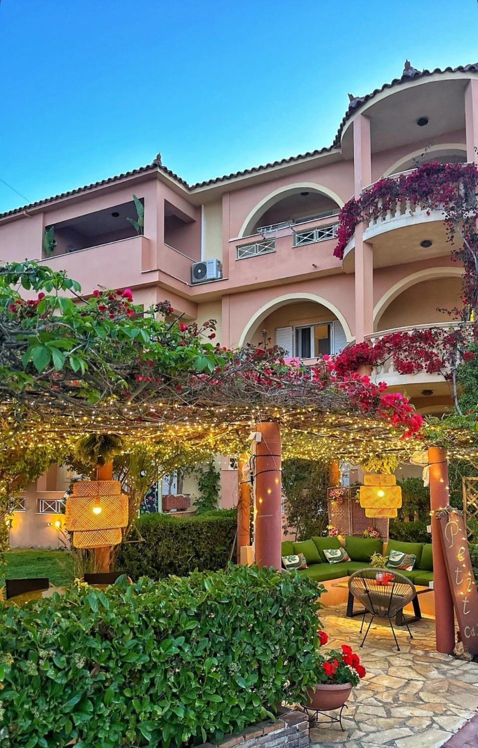 Property building, Patio, Garden, Balcony/Terrace, Garden view