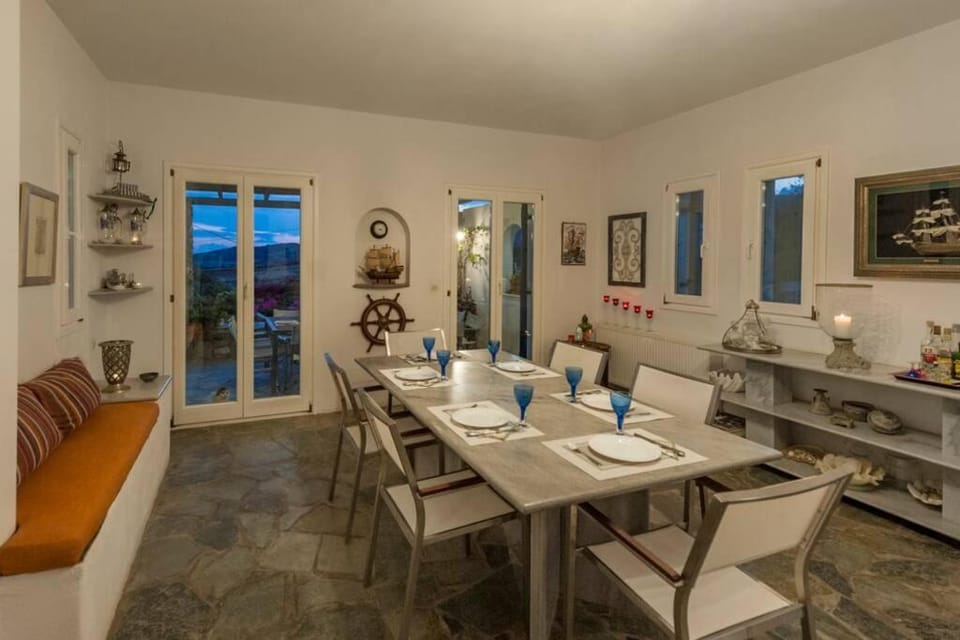 Pure White Seven-Bedroom Villa - 4,736 sq ft or 440sqm - sleeps up to 16 Villa in Paros, Greece