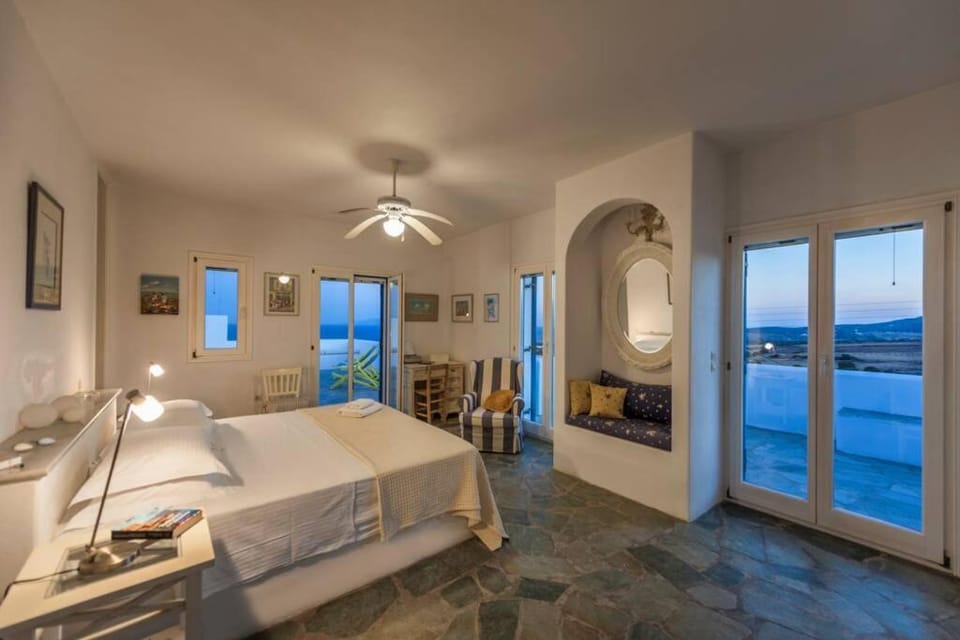 Pure White Seven-Bedroom Villa - 4,736 sq ft or 440sqm - sleeps up to 16 Villa in Paros, Greece