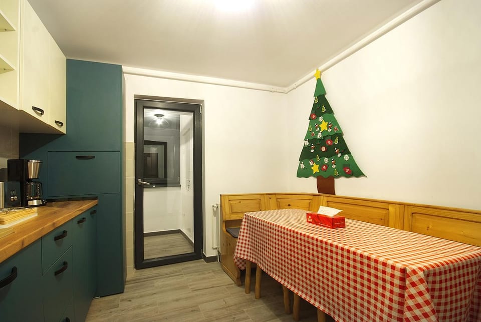 Dining area, Communal kitchen