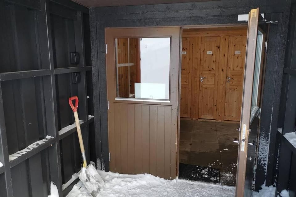 Facade/entrance, Winter