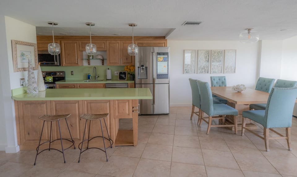 SEA MIST - Oceanfront-Lake-Kayak-Paddleboard-Bike Apartment in Key Largo