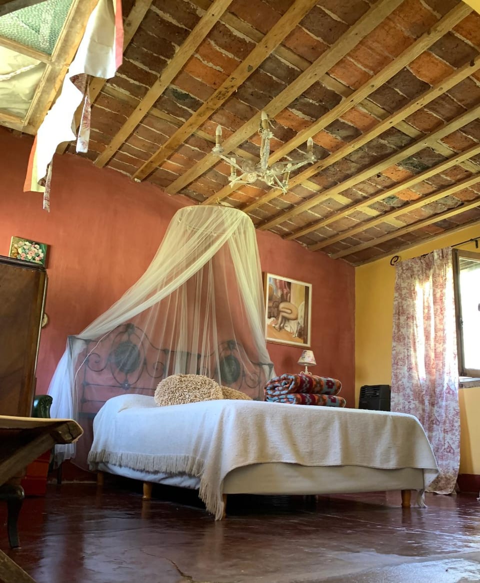 Photo of the whole room, Bedroom