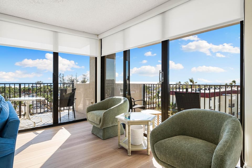 View (from property/room), Balcony/Terrace, Seating area