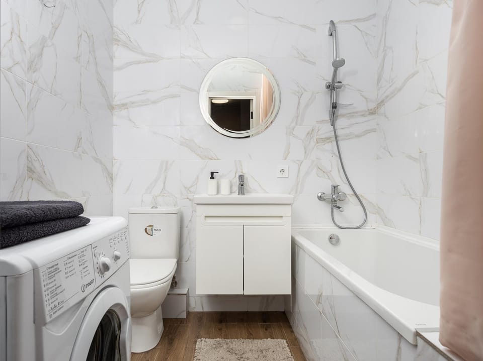 Bathroom, Bath, towels, washing machine