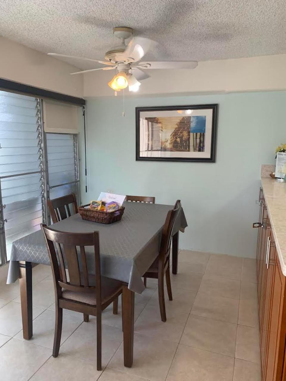 Ocean and Mountain View Condo - Free Reserved Parking Apartment in Honolulu