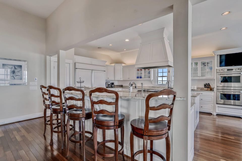 Frankly My Dear - Duck, Oceanfront, Elevator, Wheelchair Friendly, Pool Table, Pool, Hot Tub, Flex Stays House in Duck