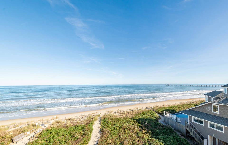 Frankly My Dear - Duck, Oceanfront, Elevator, Wheelchair Friendly, Pool Table, Pool, Hot Tub, Flex Stays House in Duck