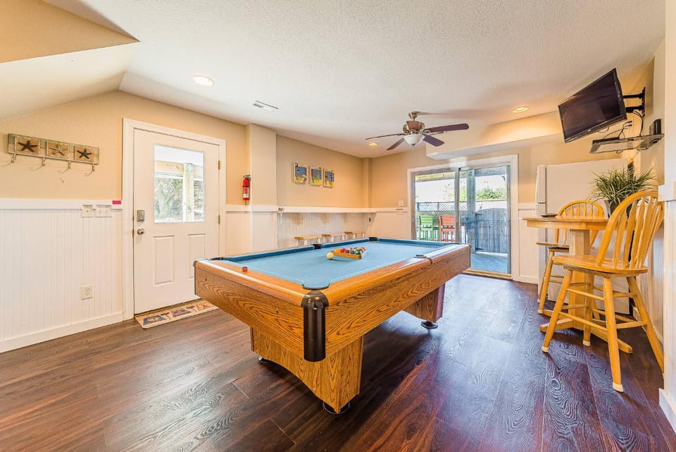 Catching Rays - Corolla, Ocean Sands, 525 Yds to Beach, Pool, Hot Tub, Pool Table, Fireplace, Flex Stays House in Corolla
