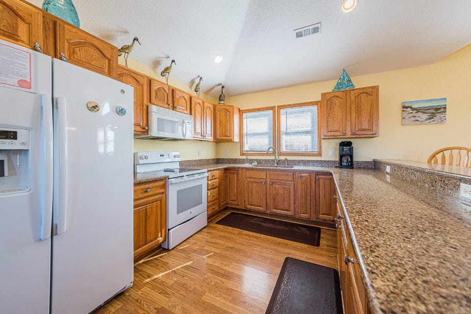 Catching Rays - Corolla, Ocean Sands, 525 Yds to Beach, Pool, Hot Tub, Pool Table, Fireplace, Flex Stays House in Corolla