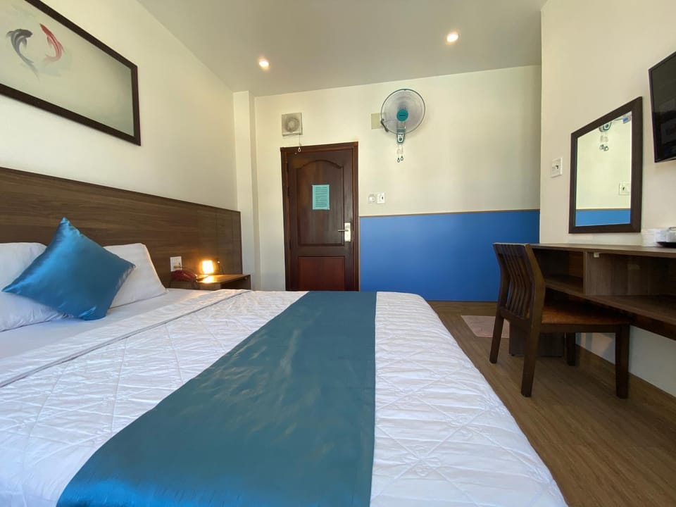 Bed, TV and multimedia, Photo of the whole room, Bedroom, air conditioner
