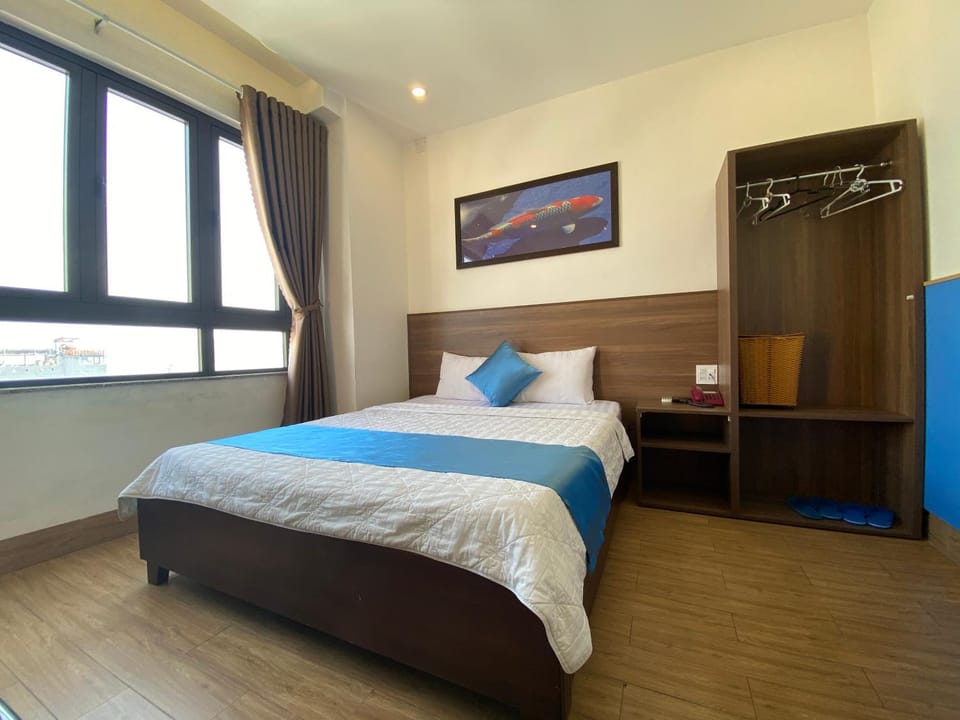 Bed, Photo of the whole room, wardrobe