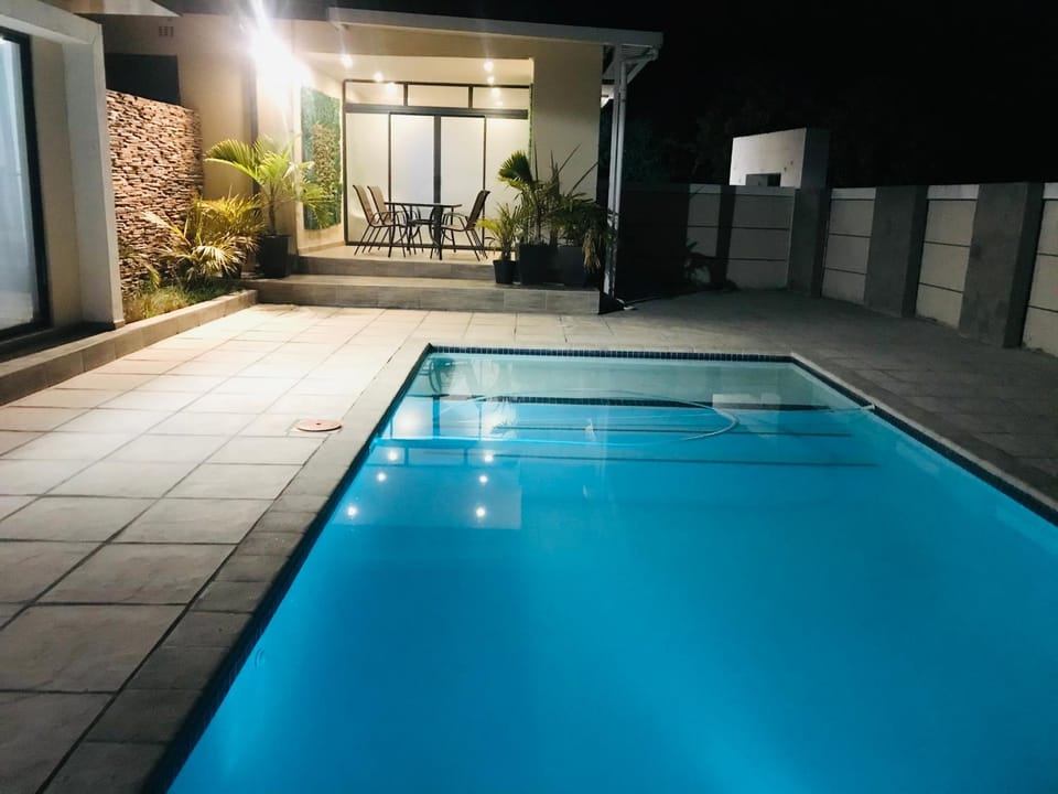 iMpongo Royal Lodge Bed and Breakfast in KwaZulu-Natal