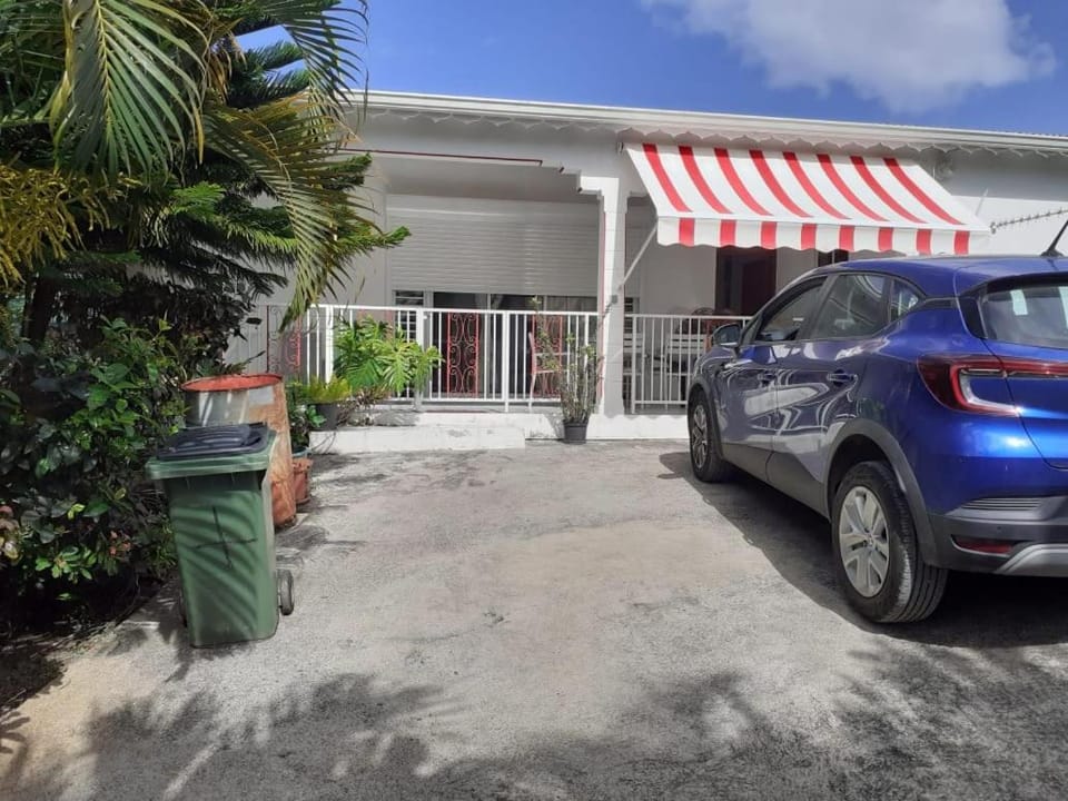 VILLA MALOU chez Maryse House in Bouillante