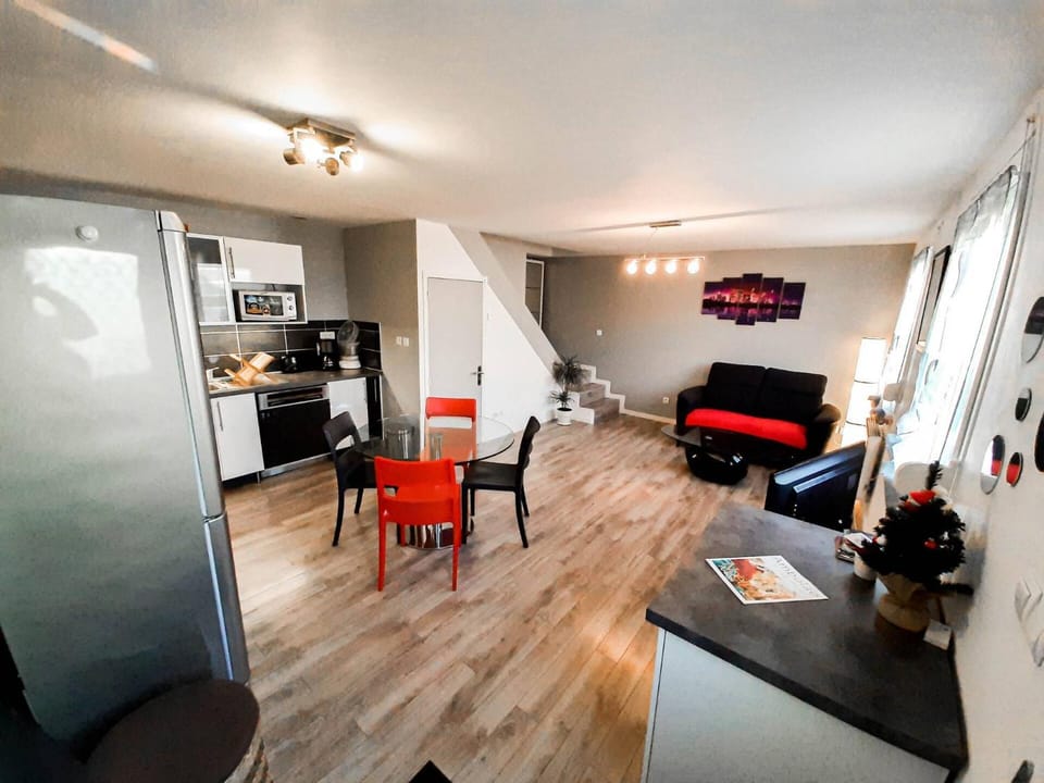 Living room, Lounge or bar, Seating area, Dining area