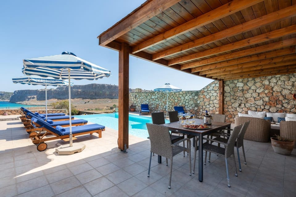 Patio, Day, Natural landscape, View (from property/room), Balcony/Terrace, Seating area, Dining area, Mountain view, Pool view, Swimming pool, sunbed