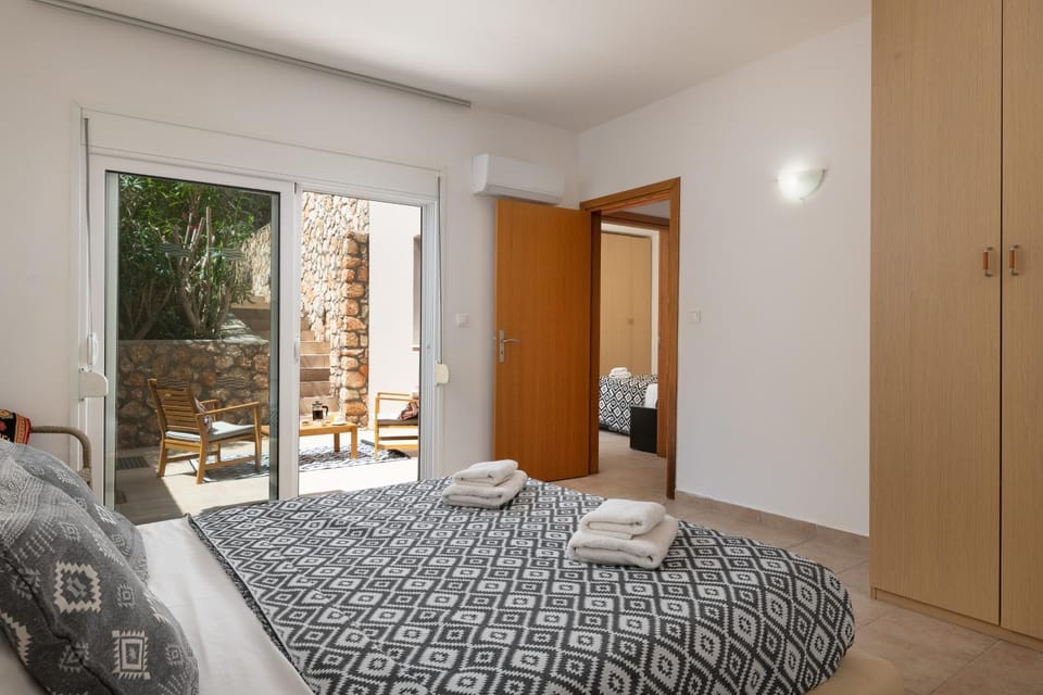 Bed, Photo of the whole room, Bedroom, towels, wardrobe
