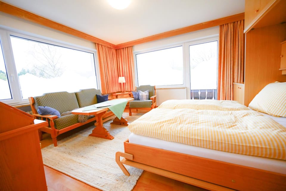 Living room, Photo of the whole room