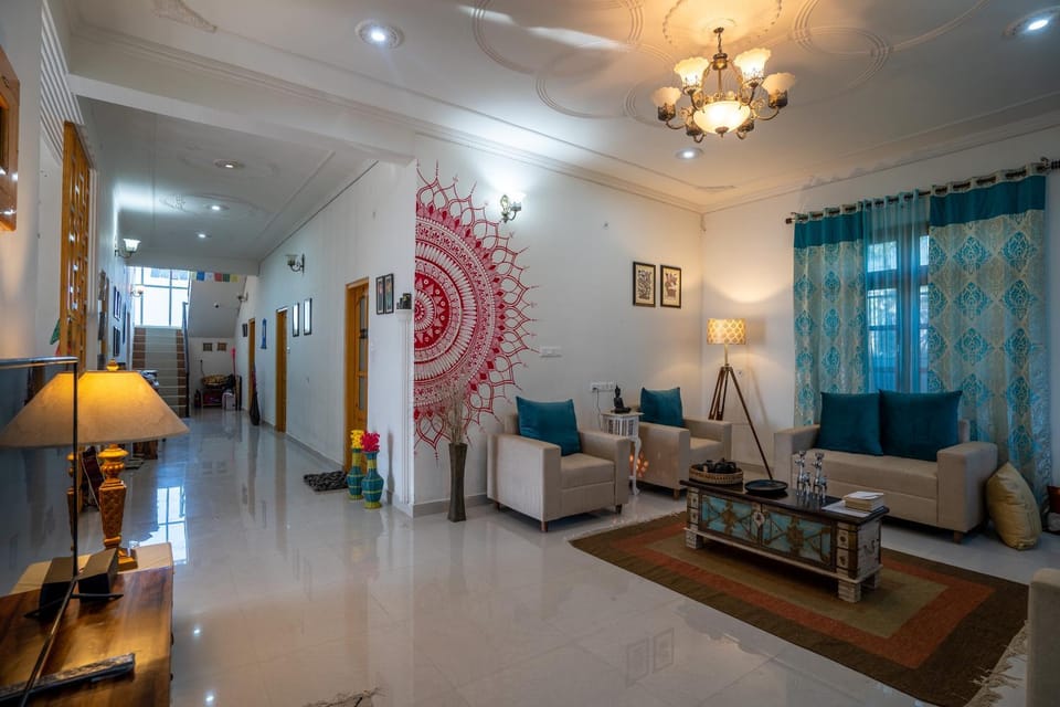 Seating area, Internal: Not applicable to any particular room