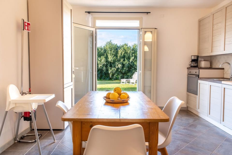 Property building, Patio, Patio, Spring, Day, Summer, Garden, Garden, Seating area, On site, Garden view, Seasons, Time of day