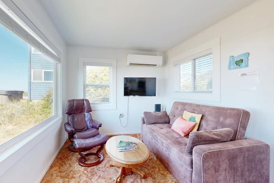 Breakers Cottage House in Rockaway Beach